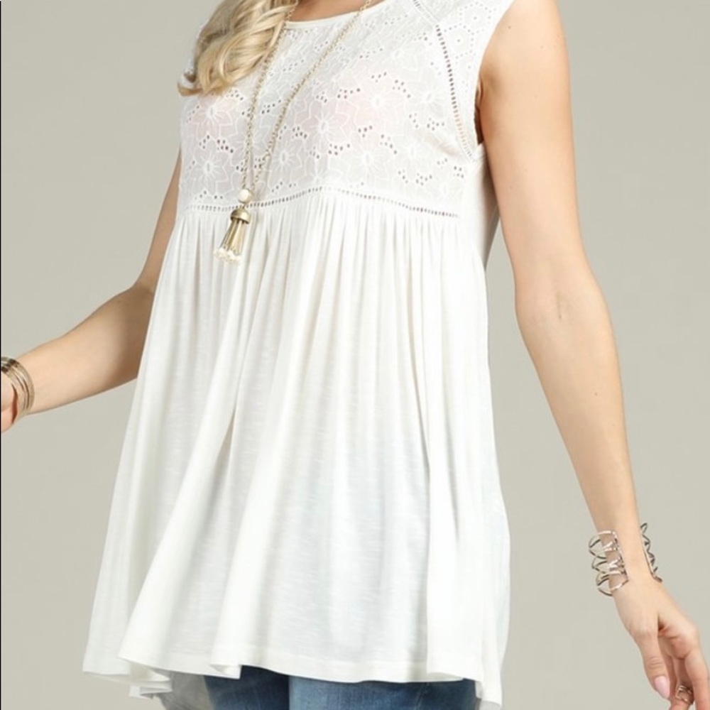 Ruffle eyelit shirt